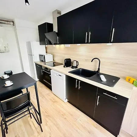 L'heliodore, 4 Prs Standing, Clim, Parking Apartment