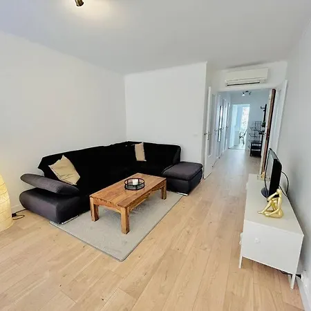 L'heliodore, 4 Prs Standing, Clim, Parking Apartment